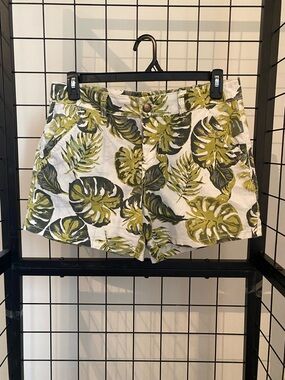 Tropical Leaf Print Cotton Shorts in Green Tropical print